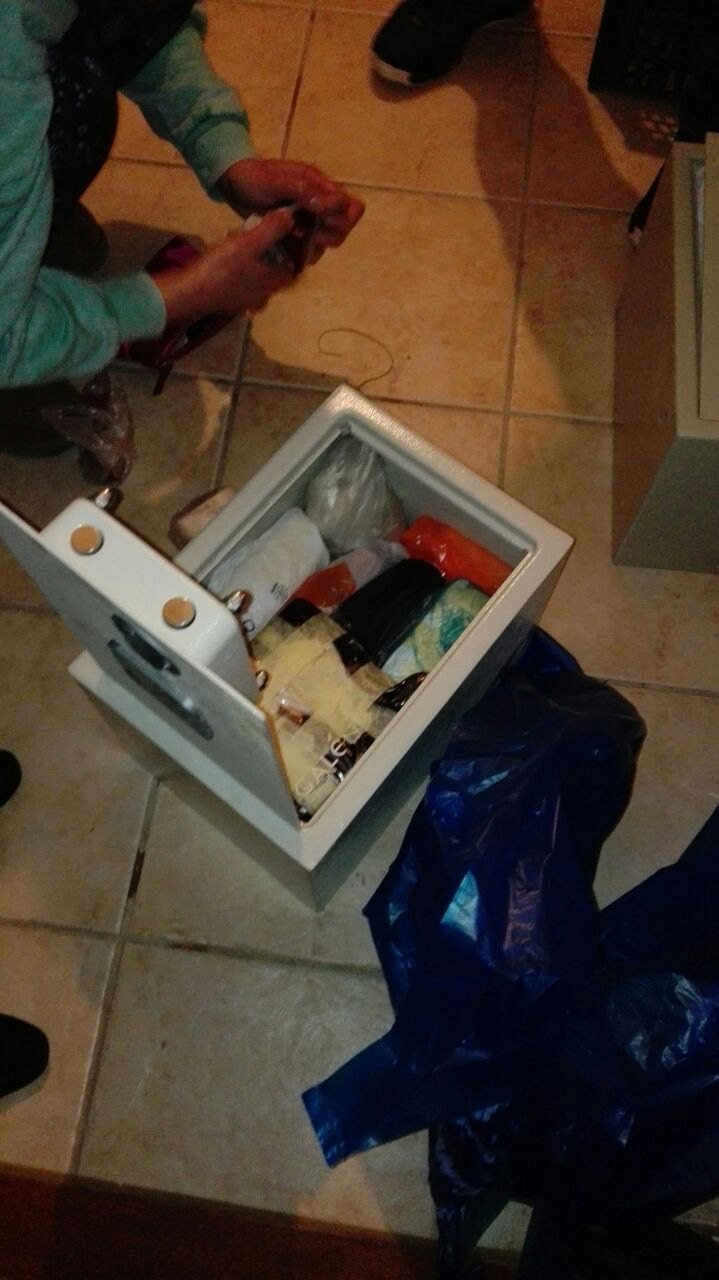 Εξαρθρώθηκε κύκλωμα τοκογλυφίας: Κατασχέθηκαν χιλιάδες ευρώ, λίρες, μέχρι και ράβδοι χρυσού [εικόνες & βίντεο] | iefimerida.gr 3