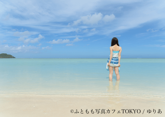 Ενα καφέ για όσους έχουν εμμονή με τους γυναικείους μηρούς -Σε τοίχους και πιάτα [εικόνες]  | iefimerida.gr 1