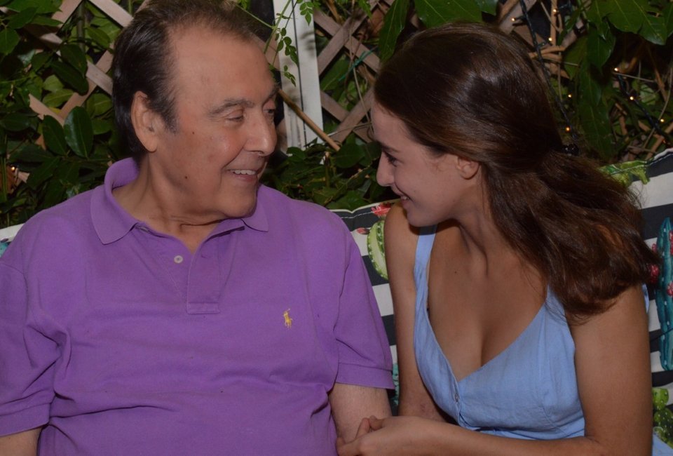 Σε ουζερί με την Αντζελα Γκερέκου και την κόρη τους γιόρτασε ο Τόλης Βοσκόπουλος [εικόνες] | iefimerida.gr 1