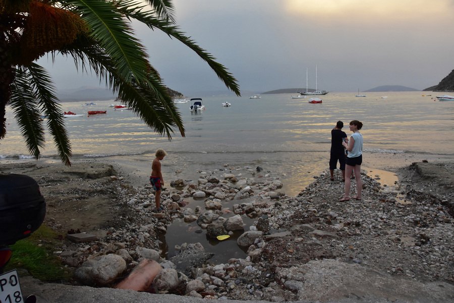 Σοβαρές ζημιές στο Τολό από την καταιγίδα -Πλημμύρισαν κατοικίες [εικόνες]  | iefimerida.gr 1