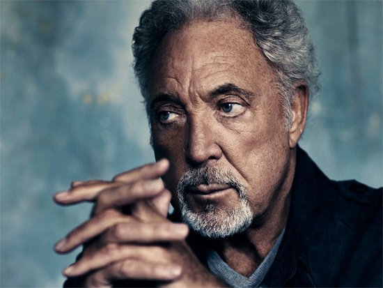 Τομ Τζόουνς, ο σταρ που όσο γερνάει ομορφαίνει [εικόνες+βίντεο] | iefimerida.gr 2