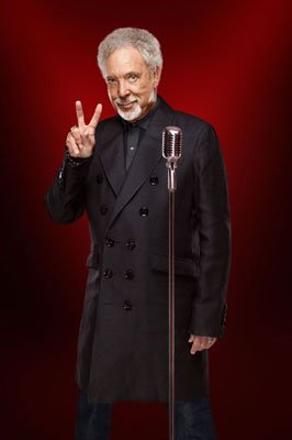 Τομ Τζόουνς, ο σταρ που όσο γερνάει ομορφαίνει [εικόνες+βίντεο] | iefimerida.gr 4