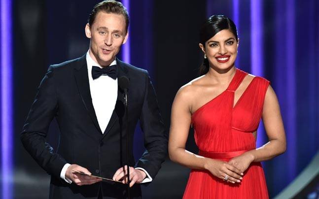Ο Tom Hiddleston βρήκε νέο έρωτα: Την  Priyanka Chopra [εικόνες] | iefimerida.gr 2