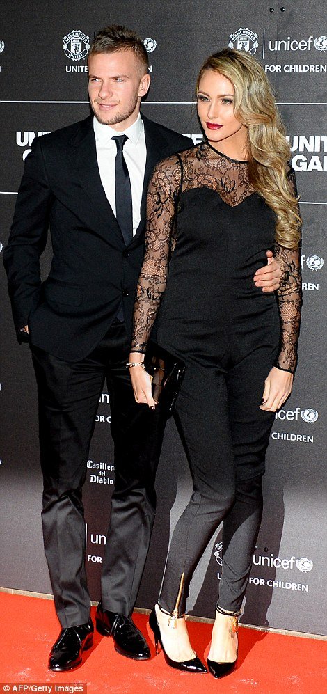 Οι πανέμορφες WAGS που βάζουν «φωτιά» στην Πρέμιερ Λιγκ | iefimerida.gr 12