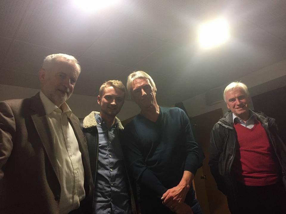 Ο γιος του Τζέρεμι Κόρμπιν προκάλεσε φρενίτιδα στα social media -Μοιάζει με ηθοποιό του Χόλιγουντ [εικόνες] | iefimerida.gr 2