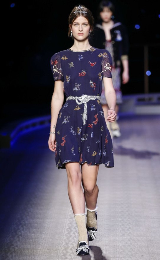Η νέα συλλογή Tommy Hilfiger είναι απλά συναρπαστική -Το σόου με καπατένισσα την Τζίτζι Χαντίντ [εικόνες] | iefimerida.gr 10