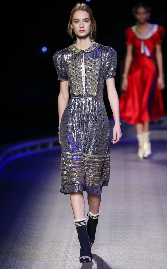 Η νέα συλλογή Tommy Hilfiger είναι απλά συναρπαστική -Το σόου με καπατένισσα την Τζίτζι Χαντίντ [εικόνες] | iefimerida.gr 1