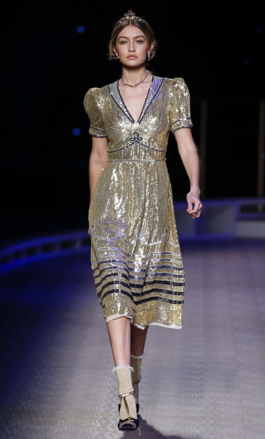 Η νέα συλλογή Tommy Hilfiger είναι απλά συναρπαστική -Το σόου με καπατένισσα την Τζίτζι Χαντίντ [εικόνες] | iefimerida.gr 2