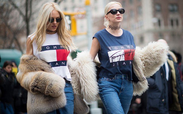 Γιατί γίνεται χαμός με αυτό το  crop top του Tommy Hilfiger [εικόνες] | iefimerida.gr 5