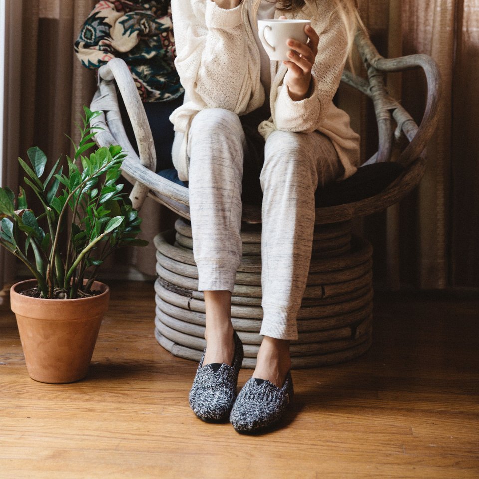 Γούνινα, μάλλινα, δερμάτινα -Τα TOMS «φόρεσαν» τα χειμωνιάτικά τους [εικόνες] | iefimerida.gr 6