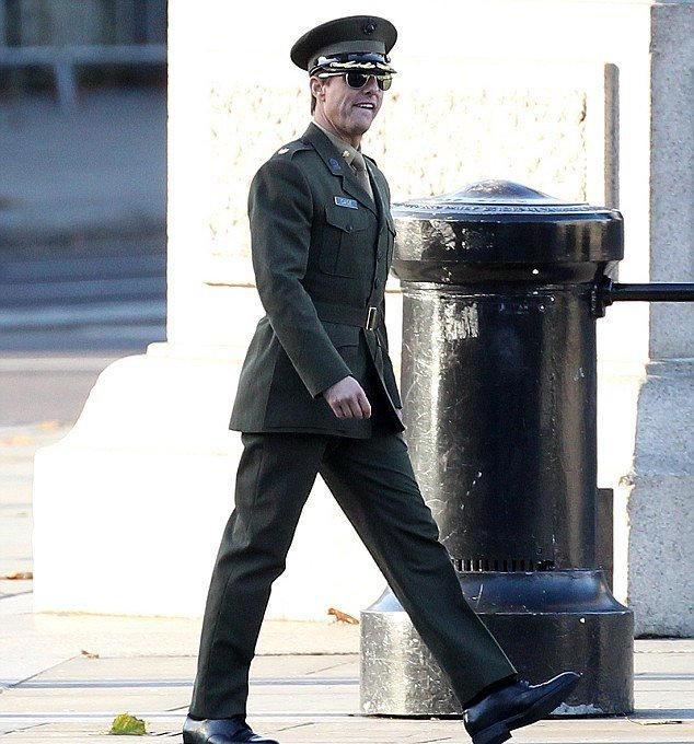 Με ελικόπτερο της RAF προσγειώθηκε ο Τομ Κρουζ στην Τραφάλγκαρ [εικόνες+βίντεο]  | iefimerida.gr 0