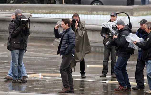 Με ελικόπτερο της RAF προσγειώθηκε ο Τομ Κρουζ στην Τραφάλγκαρ [εικόνες+βίντεο]  | iefimerida.gr 2