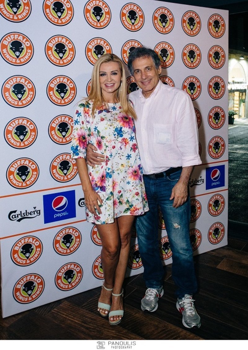 Επίσημα εγκαίνια για το Buffalo Wings & Rings [εικόνες] | iefimerida.gr 7