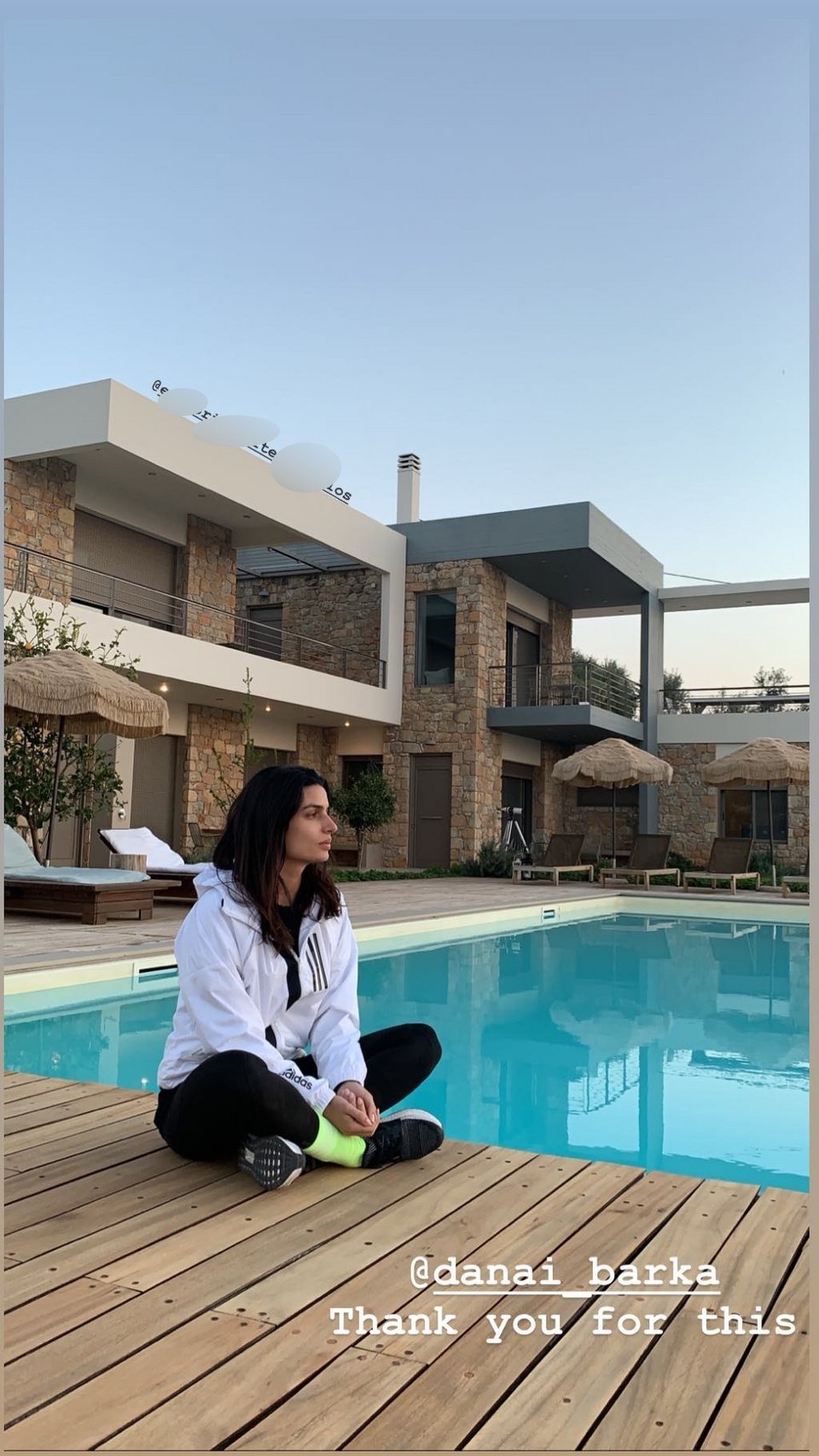 Τριήμερο στο υπέροχο εξοχικό της Δανάης Μπάρκα για την Τόνια Σωτηροπούλου [εικόνες] | iefimerida.gr 0