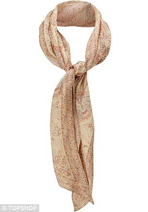 Αυτά είναι τα boho, οικονομικά ρούχα της Κέιτ Μος για τα Top Shop -Ποδοπατήθηκαν στο Λονδίνο για ένα κομμάτι [εικόνες] | iefimerida.gr 24