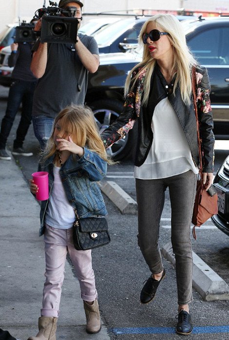 Να ανοίξει η γη να την καταπιεί -Η στιγμή που ο ταμίας λέει στην Τόρι Σπέλινγκ ότι η πιστωτική της... δεν περνάει [εικόνες] | iefimerida.gr 3