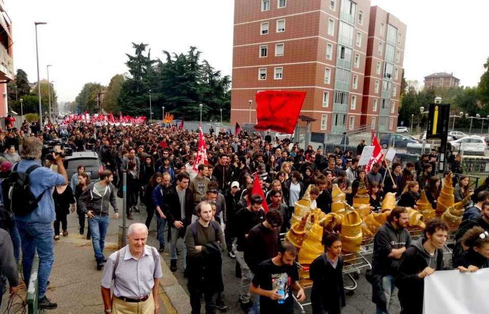 Συγκρούσεις διαδηλωτών-αστυνομίας στο Τορίνο -Στη συνάντηση των υπουργών Εργασίας της G7 [βίντεο] | iefimerida.gr 0