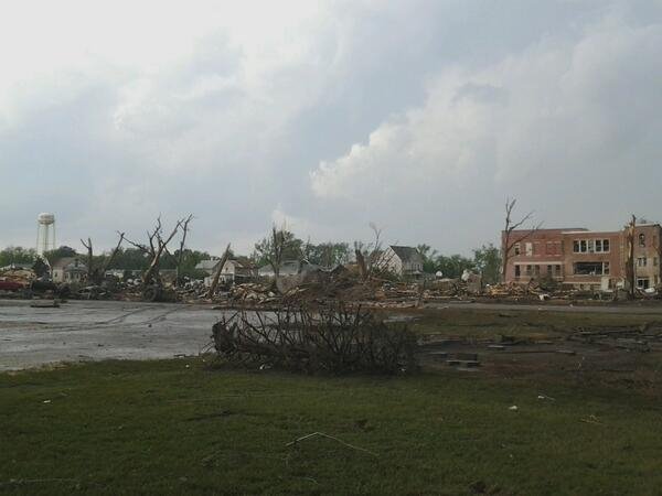 Σκηνές τρόμου από σμήνος ανεμοστρόβιλων στη Νεμπράσκα των ΗΠΑ -Ενας νεκρός, 19 τραυματίες [εικόνες & βίντεο] | iefimerida.gr 3