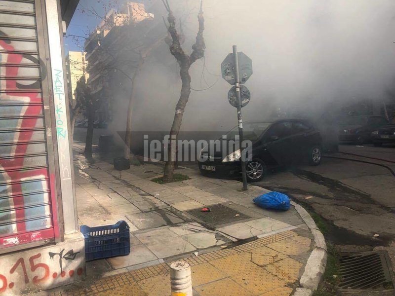 Επεισόδια στο Πολυτεχνείο μέρα μεσημέρι -Φωτιές και πετροπόλεμος [εικόνες] | iefimerida.gr 0