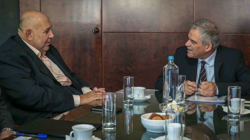 Ο Τόσκας πρώτη φορά με γραβάτα -Ο Αιγύπτιος πρέσβης την είχε βγάλει για να τον τιμήσει! | iefimerida.gr 1