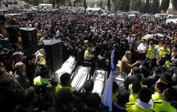 Οργή και οδύνη στα Ιεροσόλυμα στην κηδεία των θυμάτων της Τουλούζης [εικόνες] | iefimerida.gr 0