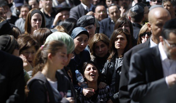 Οργή και οδύνη στα Ιεροσόλυμα στην κηδεία των θυμάτων της Τουλούζης [εικόνες] | iefimerida.gr 1