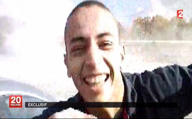 Δεύτερη μέρα πολιορκίας, στο σπίτι του δράστη στην Τουλούζη [εικόνες] | iefimerida.gr 1