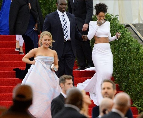 Τι τη θες την τουαλέτα; Καρέ-καρέ η τούμπα γνωστής ηθοποιού στο κόκκινο χαλί [εικόνες] | iefimerida.gr 3