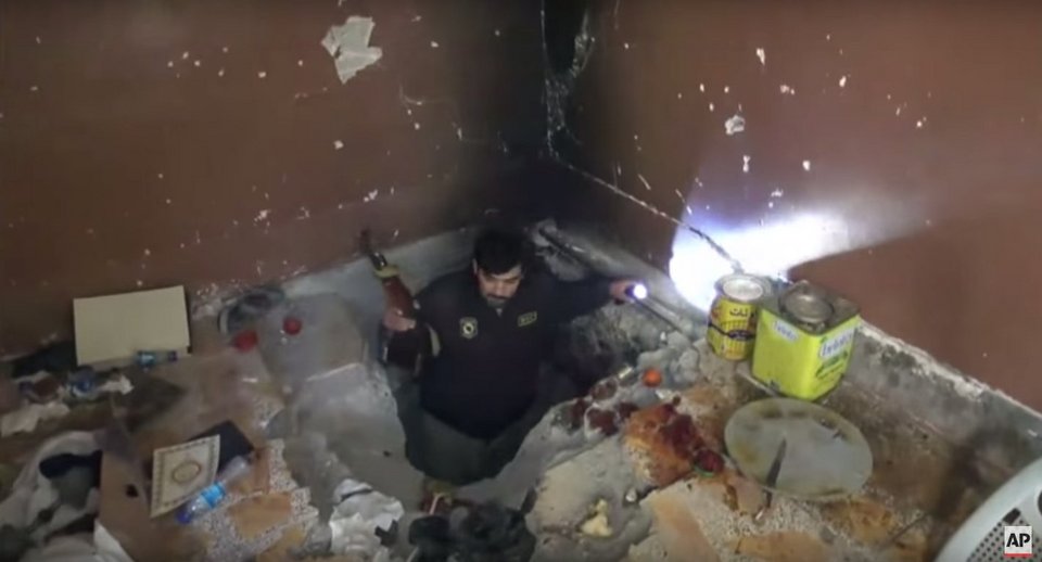 Μέσα στα τούνελ των τζιχαντιστών -Κρύβονται από τις αεροπορικές επιθέσεις, διαβάζουν το Κοράνι και φτιάχνουν βόμβες [εικόνες] | iefimerida.gr 1