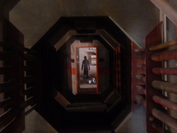 Τα τρομακτικά παιχνίδια του φλας που έκαναν έναν άνδρα να «κοκαλώσει» -Φωτογράφισε φάντασμα σε παλιό εργοστάσιο;  [εικόνες] | iefimerida.gr 1