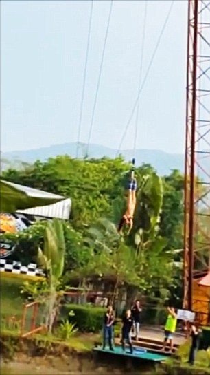 Εκανε γυμνή bungee jumping και προκάλεσε πανικό στην Ταϊλάνδη [εικόνες & βίντεο] | iefimerida.gr 4