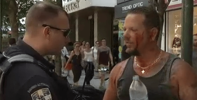 Απίστευτο: Κουκουλοφόροι έδειραν τουρίστα επειδή ψώνιζε... Κυριακή [εικόνες] | iefimerida.gr 0