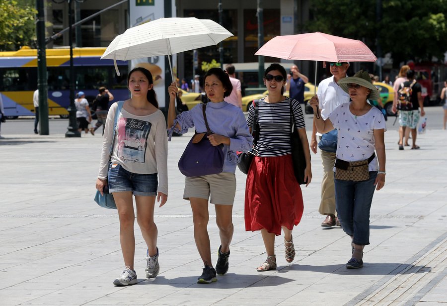 Καμίνι η χώρα και το Σαββατοκύριακο - «Κόκκινα» θα χτυπήσει ο υδράργυρος [εικόνες] | iefimerida.gr 1