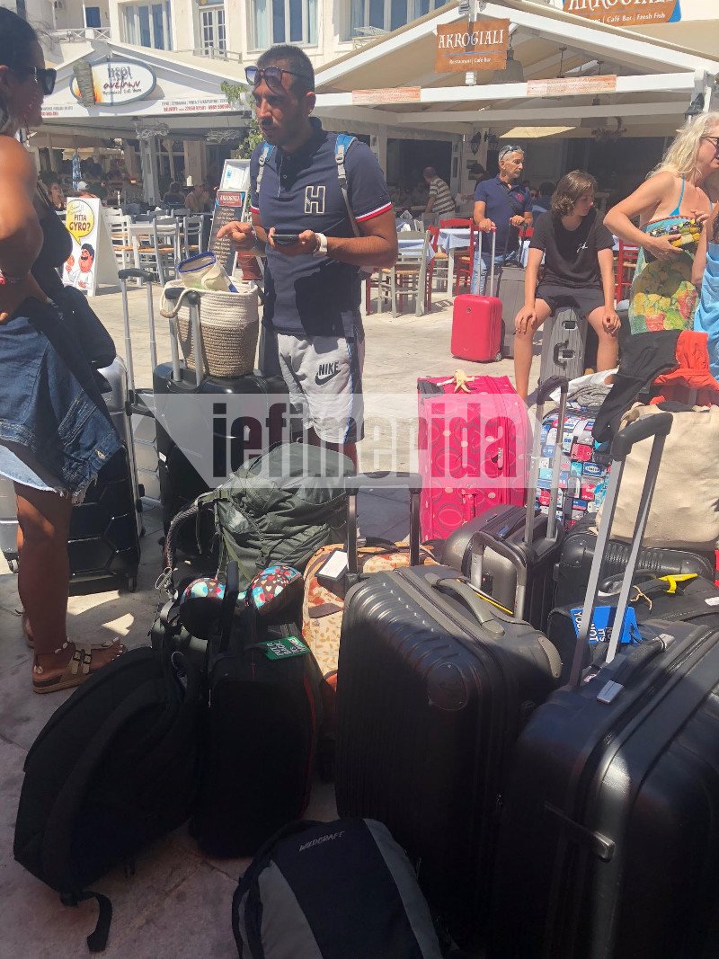 Πανζουρλισμός στα τουριστικά πρακτορεία στα νησιά, με το που έληξε η απεργία -Μάχη για ένα εισιτήριο [εικόνες] | iefimerida.gr 2