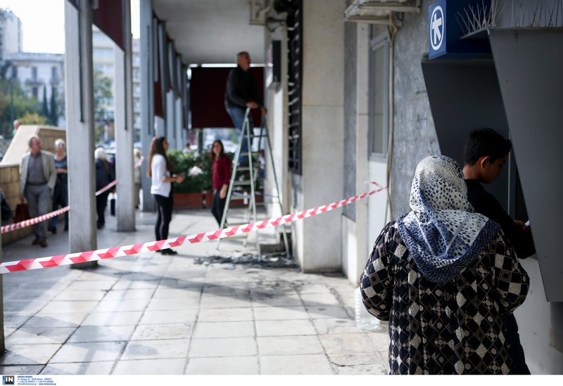 Η ΕΛ.ΑΣ. εξετάζει το ενδεχόμενο η επίθεση αυτή να συνδέεται με το θάνατο του 35χρονου Κωνσταντίνου Κατσίφα