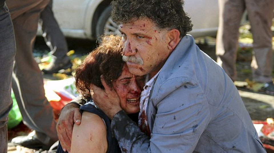 Η ιστορία του άνδρα-σύμβολο της τραγωδίας στην Αγκυρα -Οι εκρήξεις σκότωσαν την 20χρονη κόρη του και την αδελφή του [εικόνες] | iefimerida.gr 0