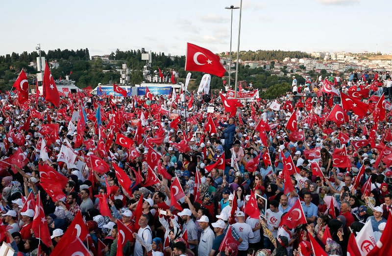 Εκατοντάδες χιλιάδες Τούρκοι στους δρόμους, υπέρ του Ερντογάν, στην πρώτη επέτειο από το αποτυχημένο πραξικόπημα [εικόνες] | iefimerida.gr 5