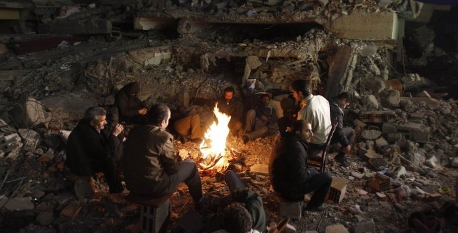 Μάχη με το χρόνο δίνουν οι διασώστες στην Τουρκία [εικόνες] | iefimerida.gr 2