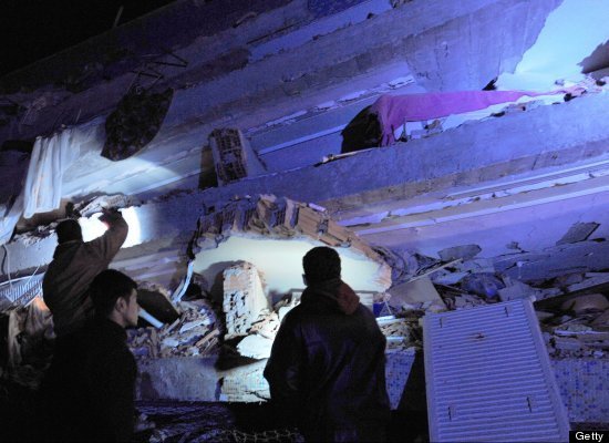 Εικόνες σοκ στα ερείπια που άφησε πίσω του ο εγκέλαδος [βίντεο+εικόνες] | iefimerida.gr 4