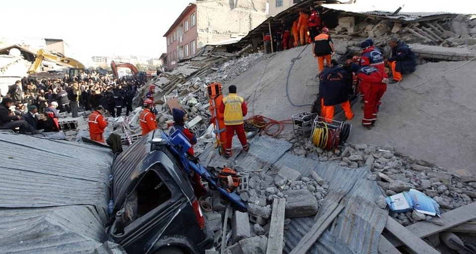 Εικόνες σοκ στα ερείπια που άφησε πίσω του ο εγκέλαδος [βίντεο+εικόνες] | iefimerida.gr 2