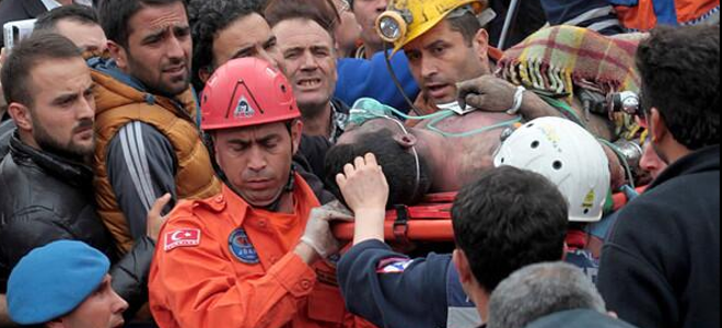 Εικόνες σοκ από την φλεγόμενη Τουρκία μετά την τραγωδία στο ορυχείο -Ο φυγαδευμένος Ερντογάν και τα σοβαρά επεισόδια [βίντεο] | iefimerida.gr 4