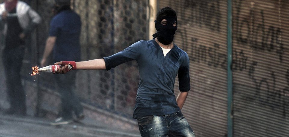 Αίμα και χάος ξανά στην Κωνσταντινούπολη -Νέες συγκρούσεις μετά το θάνατο και δεύτερου διαδηλωτή [εικόνες] | iefimerida.gr 3