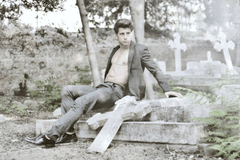 Νέα πρόκληση: Ημίγυμνα μοντέλα Τούρκοι ποζάρουν πάνω σε τάφους Ελληνοκυπρίων [εικόνες] | iefimerida.gr 0