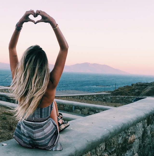 Η καλλονή σύντροφος του Τούρκου καναλάρχη ξεσάλωσε στη Μύκονο [εικόνες] | iefimerida.gr 5