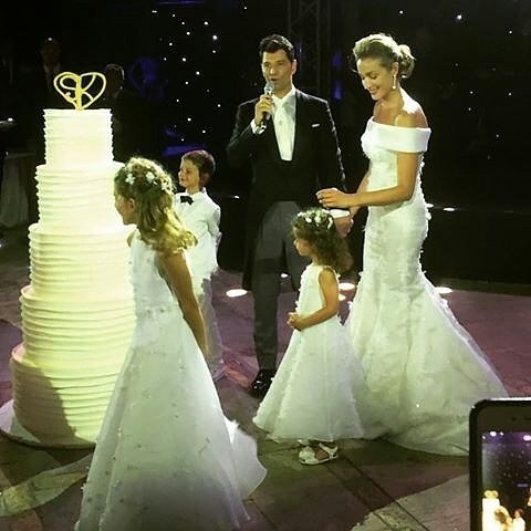 Η τούρτα-υπερπαραγωγή στον γάμο του Σάκη Ρουβά και της Κάτιας Ζυγούλη [εικόνες] | iefimerida.gr 0