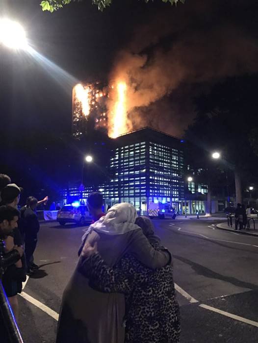 Λονδίνο: Εξι νεκροί στον φλεγόμενο πύργο -Φόβοι για δεκάδες θύματα | iefimerida.gr 0