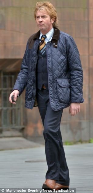 Ενας πληγωμένος έρωτας: Γιαγιά με 9 εγγόνια παράτησε τον 45χρονο εραστή της και αυτός τις έστελνε σαμπάνιες[εικόνες]  | iefimerida.gr 0