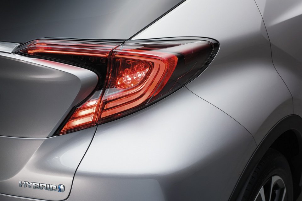 Το Toyota C-HR είναι το πρώτο μικρο-μεσαίο υβριδικό SUV [εικόνες] | iefimerida.gr 4