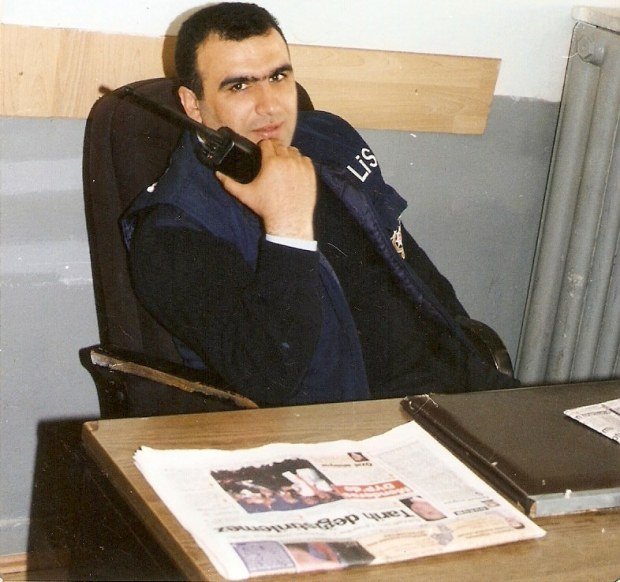 O σκύλος του αστυνομικού που σκοτώθηκε στην επίθεση της Σμύρνης τον περιμένει να «επιστρέψει» [εικόνες]  | iefimerida.gr 0