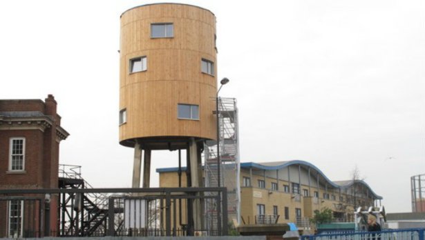 «Ανακυκλωμένες» οικίες: Εγκαταλελειμμένες κατασκευές μετατρέπονται σε σπίτια [εικόνες]  | iefimerida.gr 1